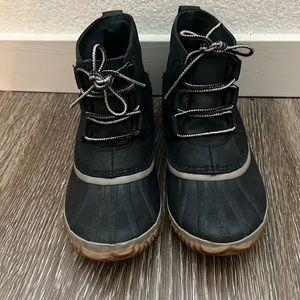 Black Sorel booties